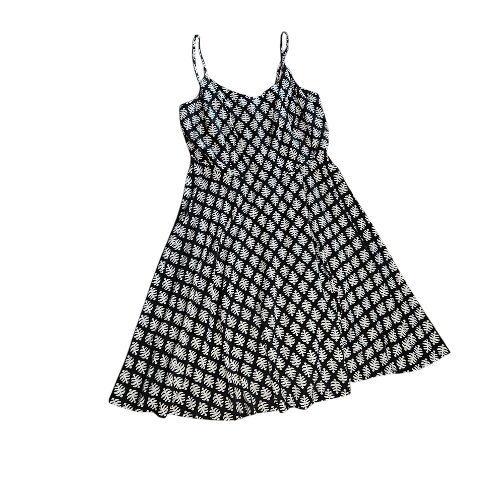 Old Navy black & white fit & flair style sundress with spaghetti straps size L